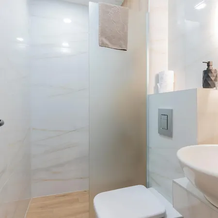 Urban Five #4 - Stylish One-bedroom With Kitchen & Parking * Велико Търново