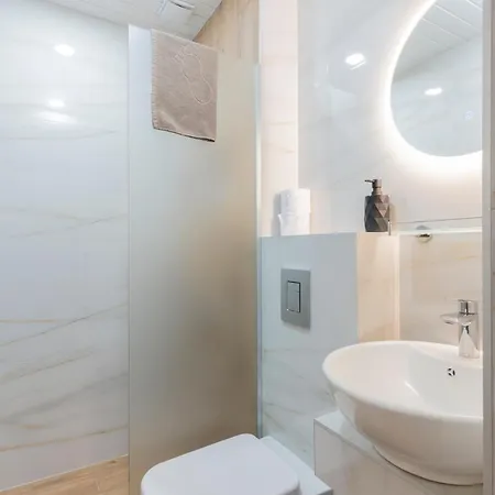Urban Five #4 - Stylish One-bedroom With Kitchen & Parking Велико Търново