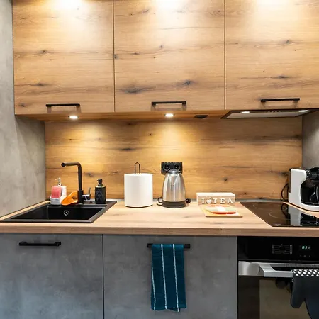 Апартамент Urban Five #4 - Stylish One-bedroom With Kitchen & Parking Велико Търново